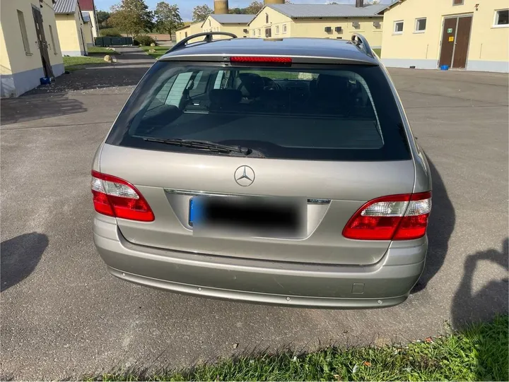 Mercedes-Benz E 200