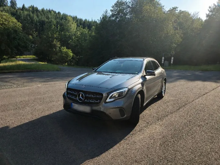 Mercedes-Benz GLA 220
