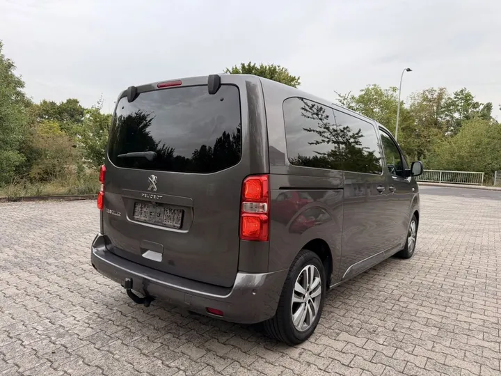 Peugeot Traveller