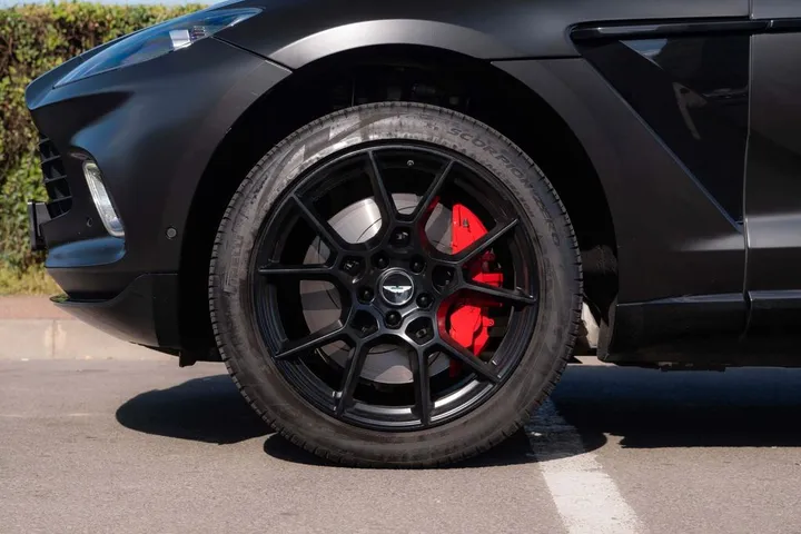 Aston Martin DBX