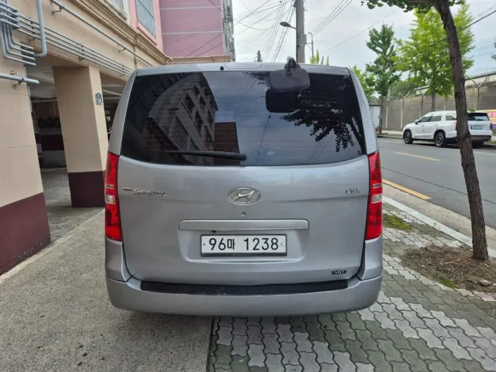 Hyundai Starex