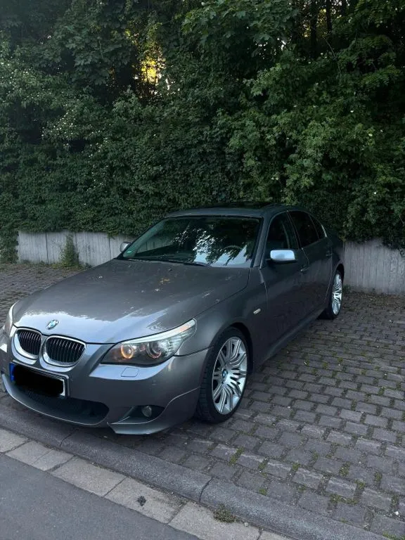 BMW 523