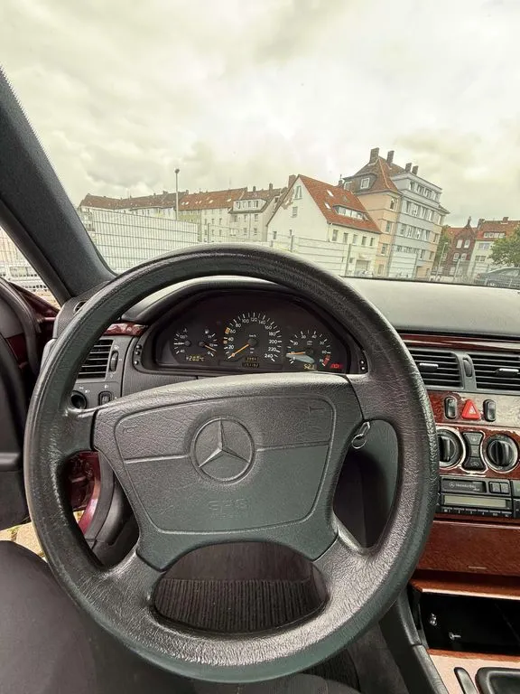 Mercedes-Benz E 200