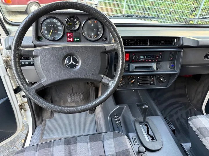 Mercedes-Benz G 300
