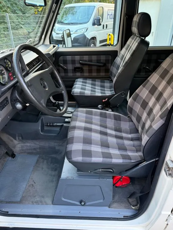 Mercedes-Benz G 300