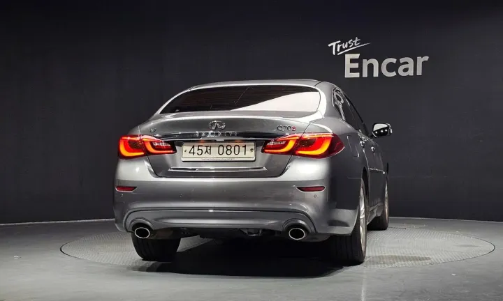 Infiniti Q70