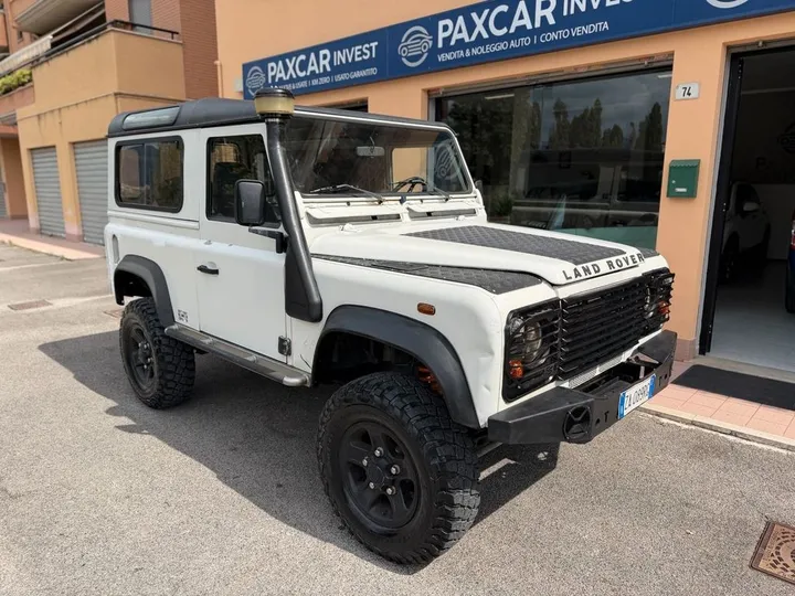 Land Rover Defender