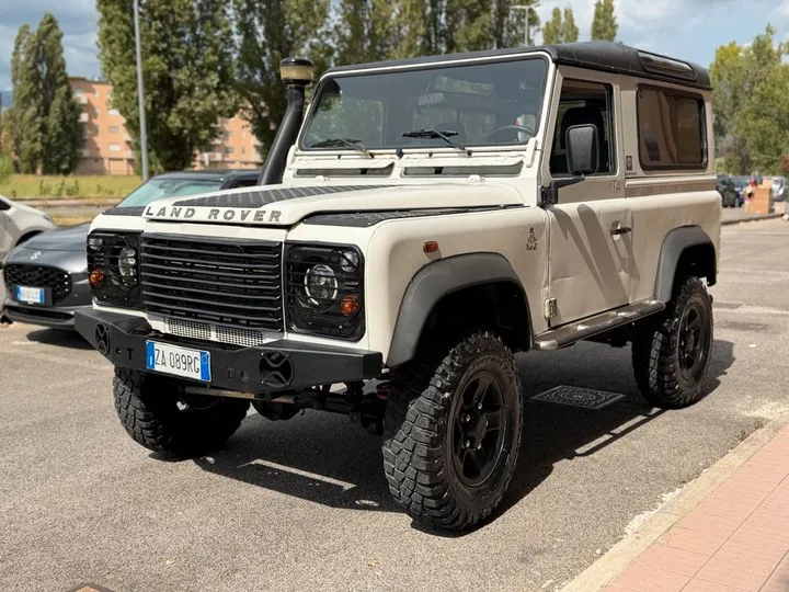 Land Rover Defender