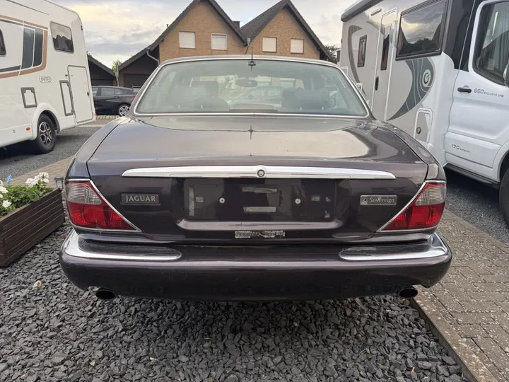 Jaguar XJ8