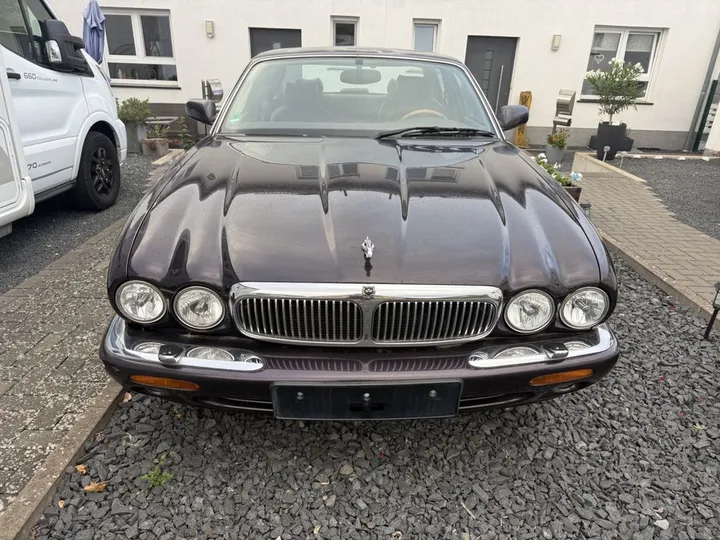 Jaguar XJ8
