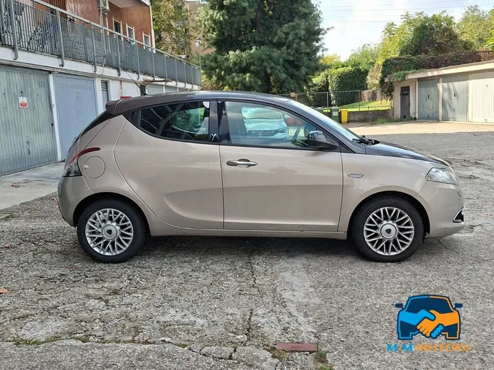 Lancia Ypsilon