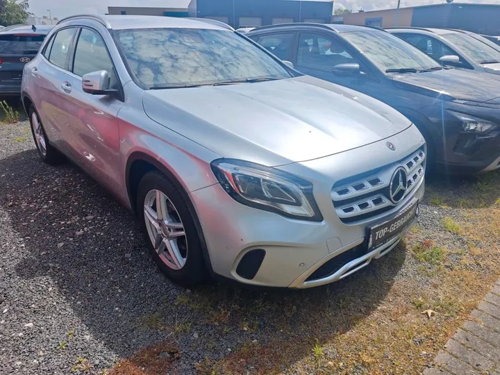 Mercedes-Benz GLA 200