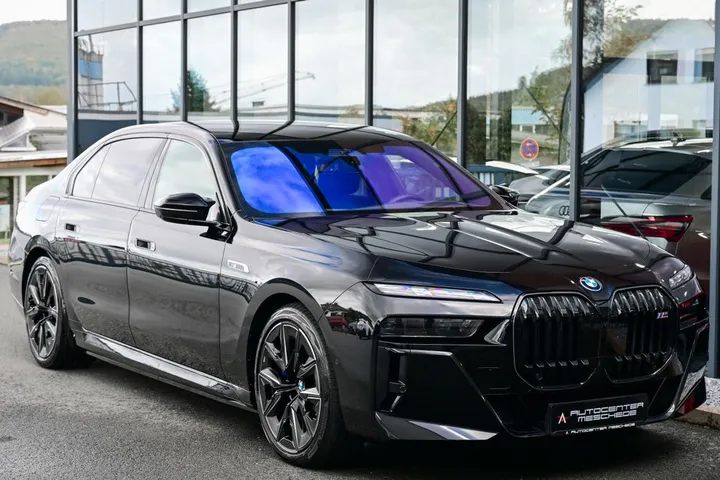 BMW i7