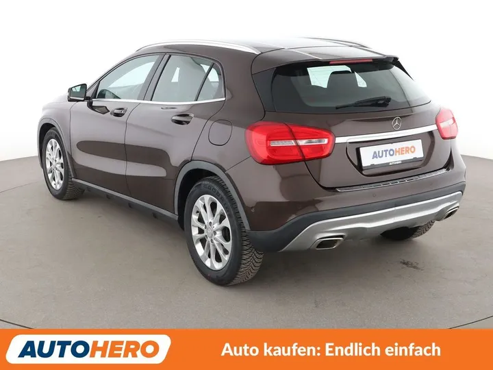Mercedes-Benz GLA 180