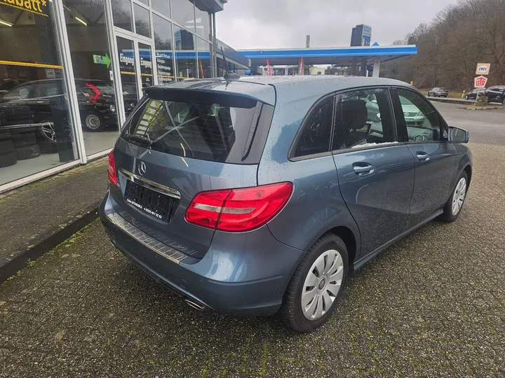 Mercedes-Benz B 220