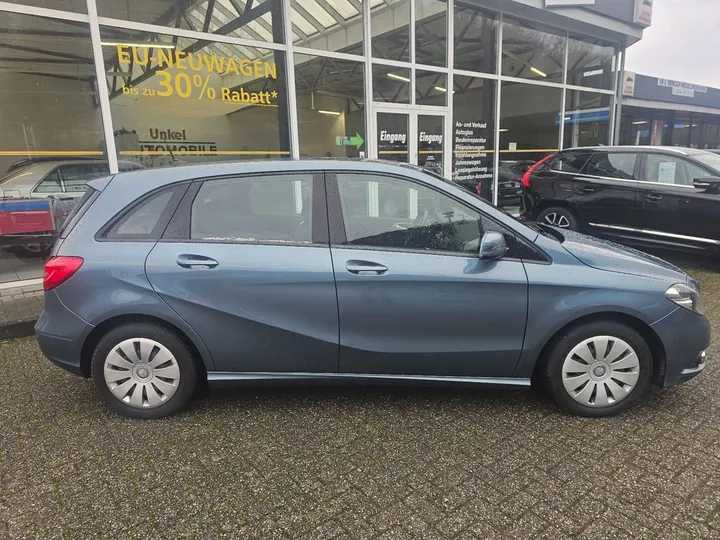 Mercedes-Benz B 220