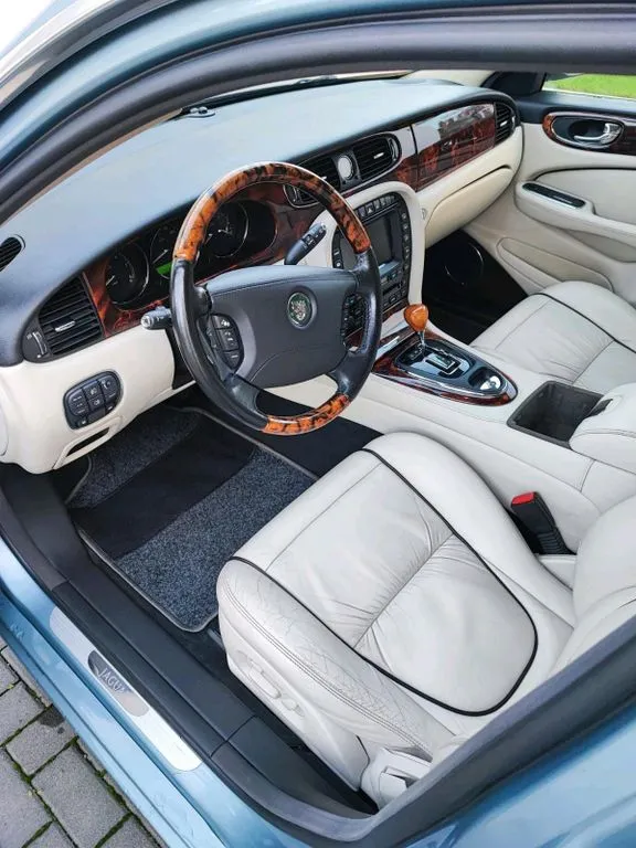 Jaguar XJ6