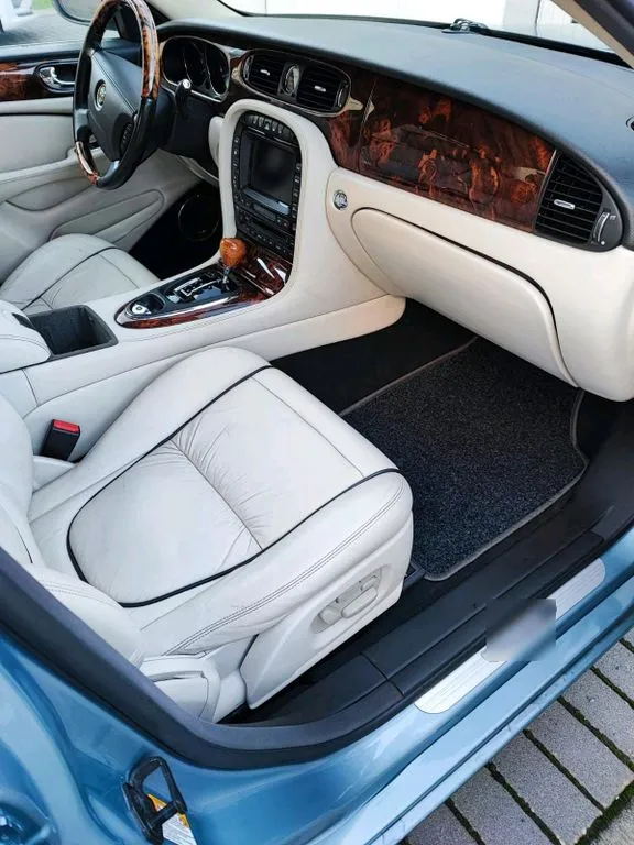 Jaguar XJ6