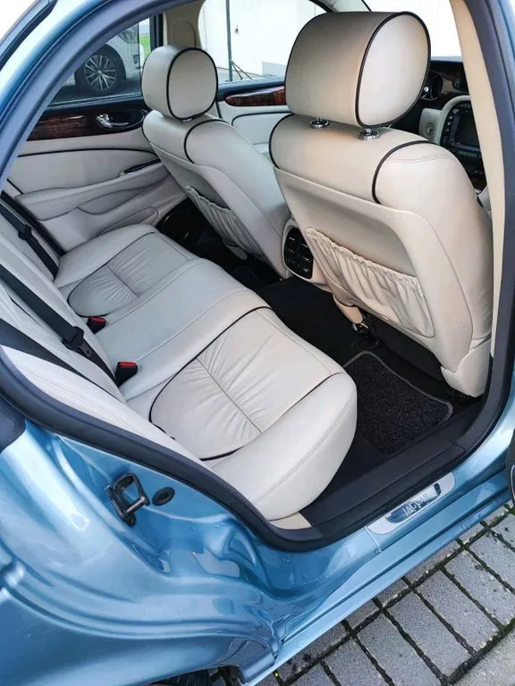 Jaguar XJ6