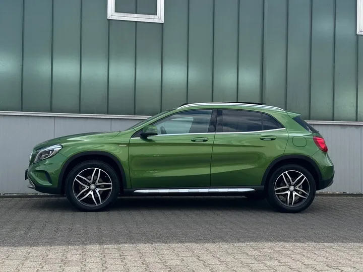 Mercedes-Benz GLA 200