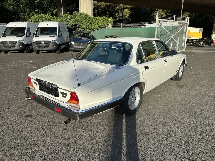 Jaguar XJ12