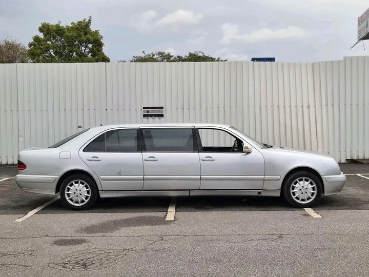 Mercedes-Benz E 200