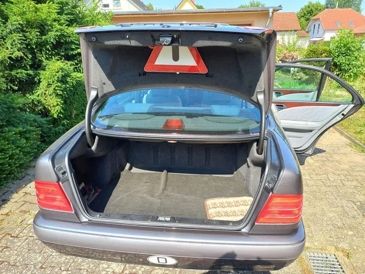 Mercedes-Benz E 230