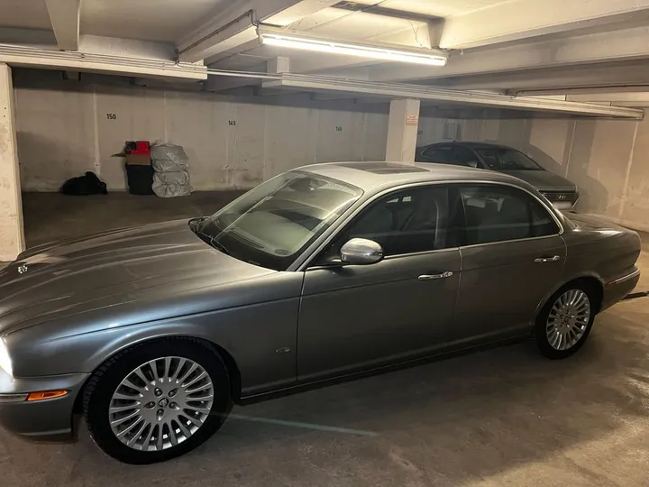 Jaguar XJ