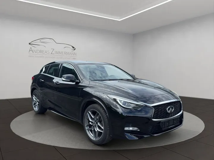 Infiniti Q30