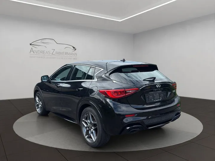 Infiniti Q30