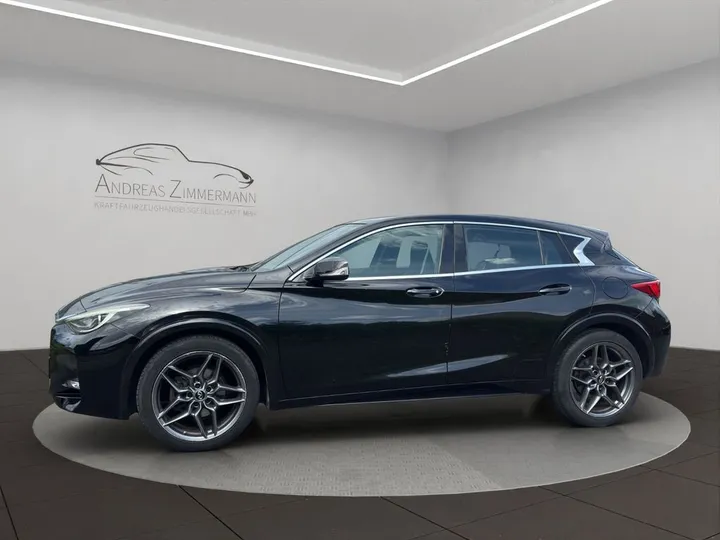 Infiniti Q30