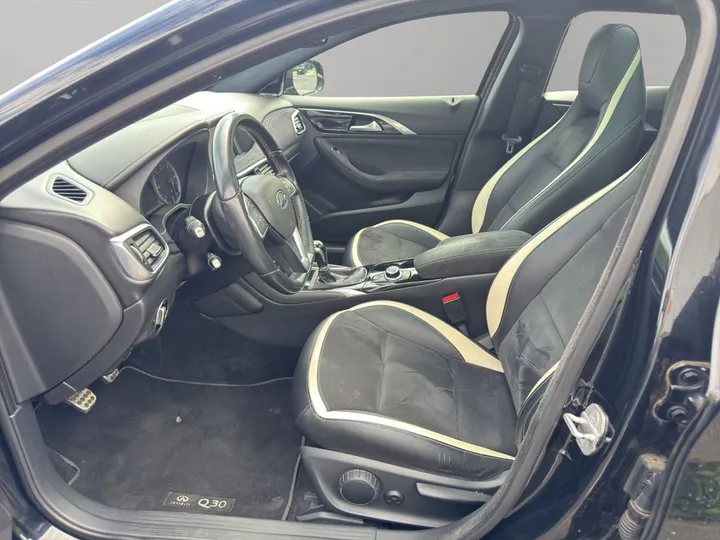 Infiniti Q30
