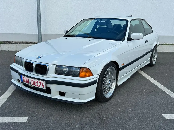 BMW 323