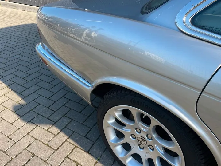 Jaguar XJ8
