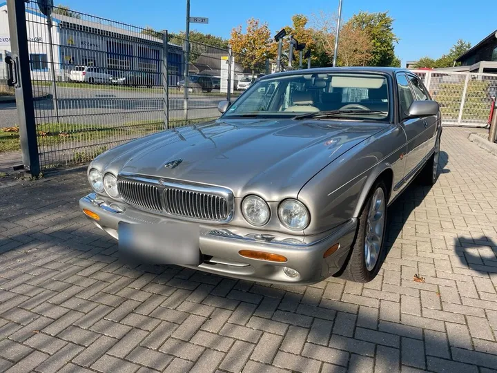 Jaguar XJ8