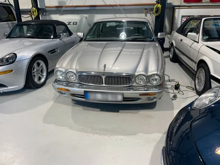 Jaguar XJ8