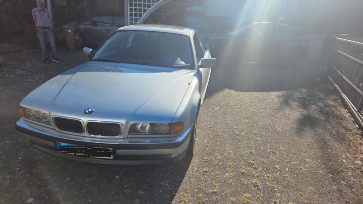 BMW 728