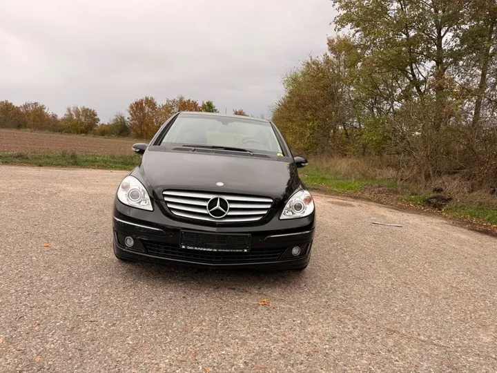 Mercedes-Benz B 200