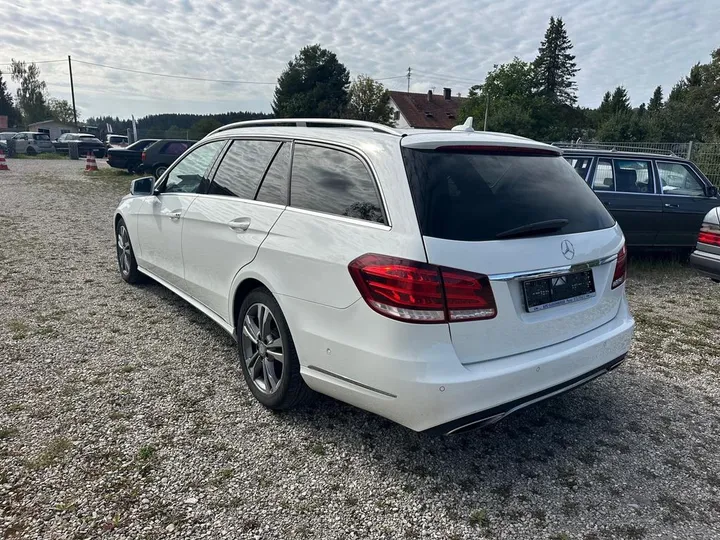 Mercedes-Benz E 200