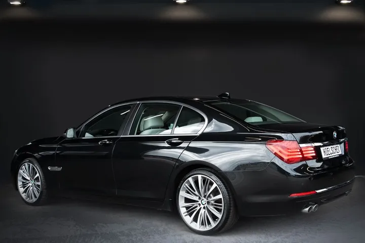 BMW 730