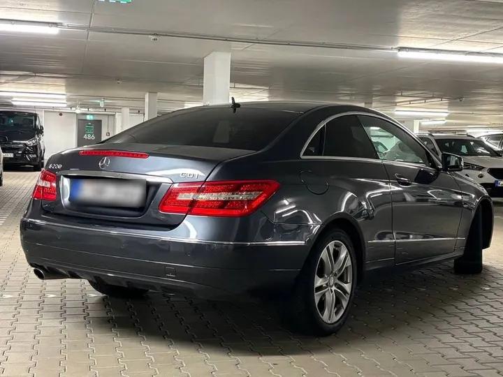 Mercedes-Benz E 220