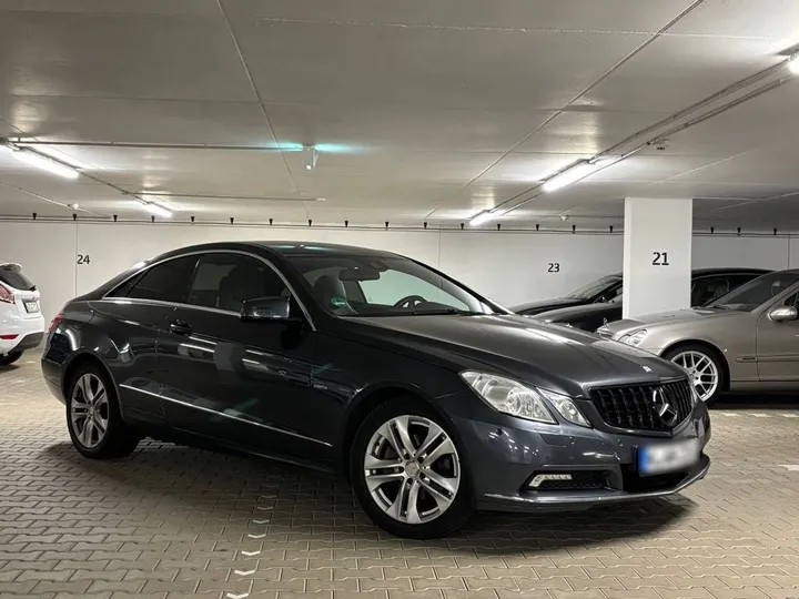 Mercedes-Benz E 220