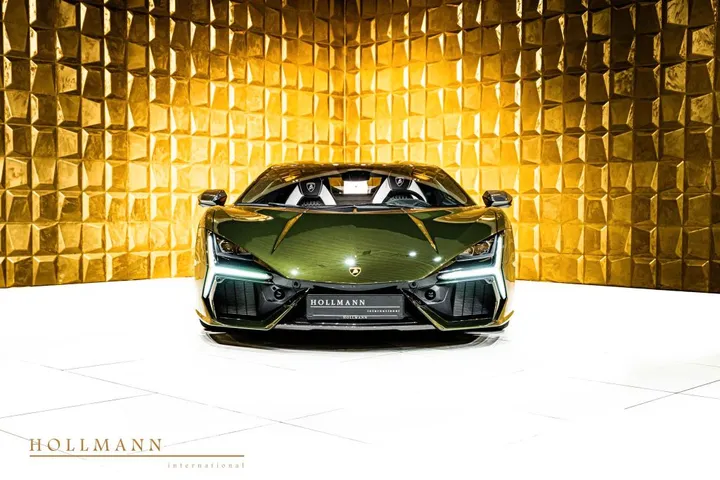 Lamborghini Revuelto