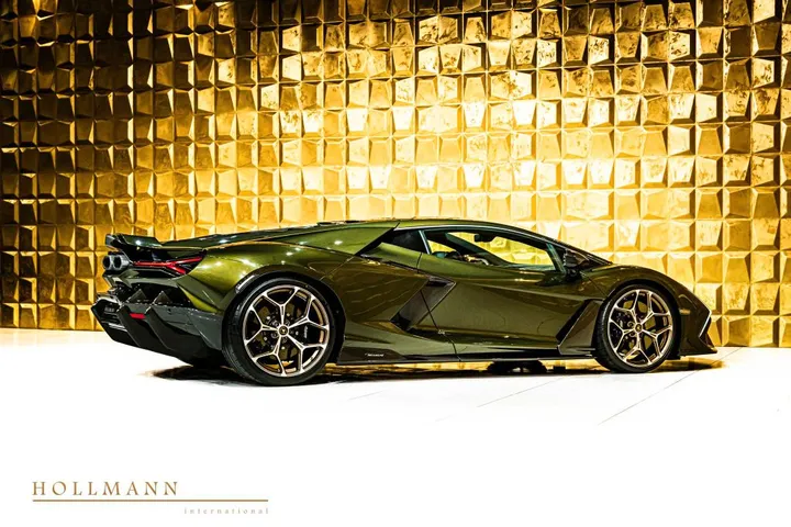 Lamborghini Revuelto