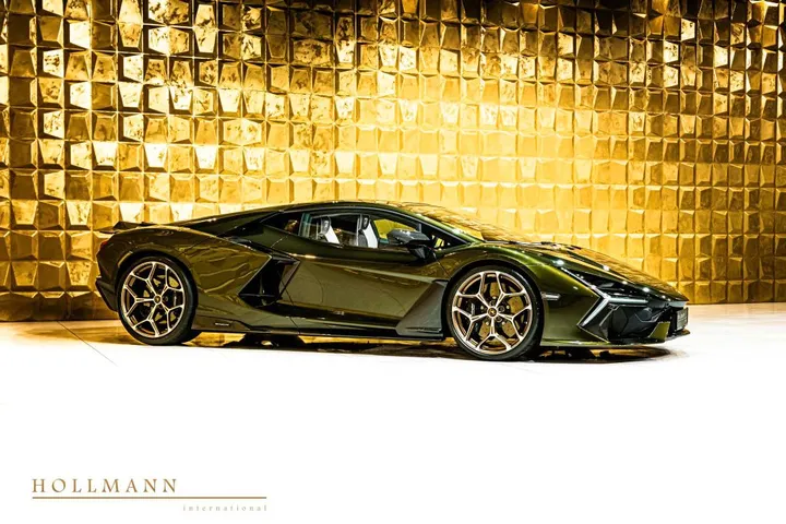 Lamborghini Revuelto