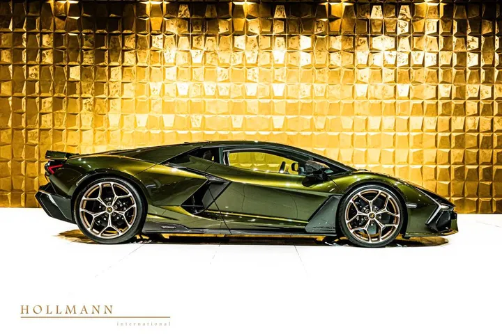 Lamborghini Revuelto
