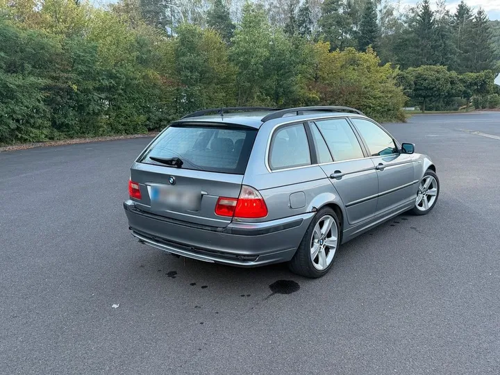 BMW 330