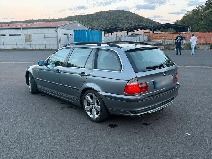 BMW 330