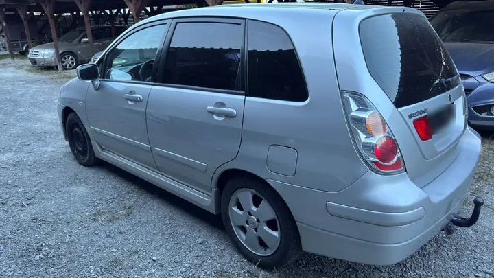 Suzuki Liana