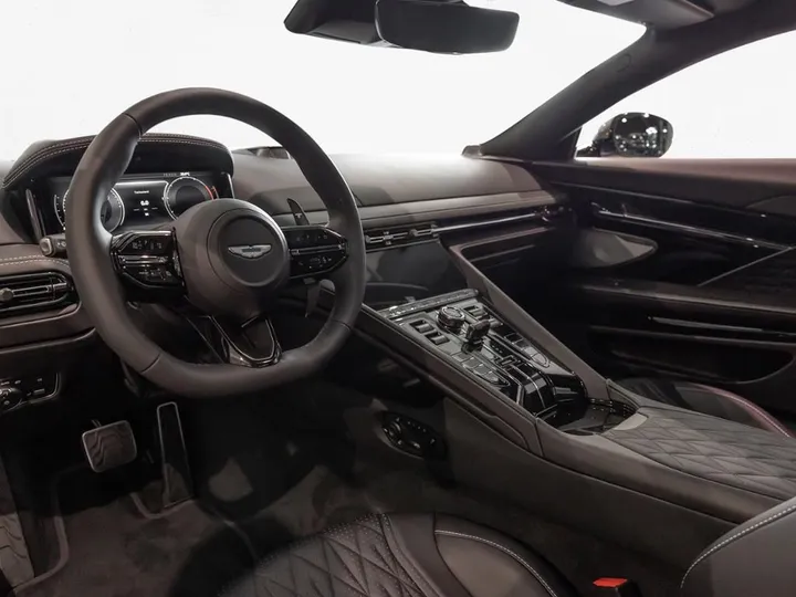 Aston Martin DB12